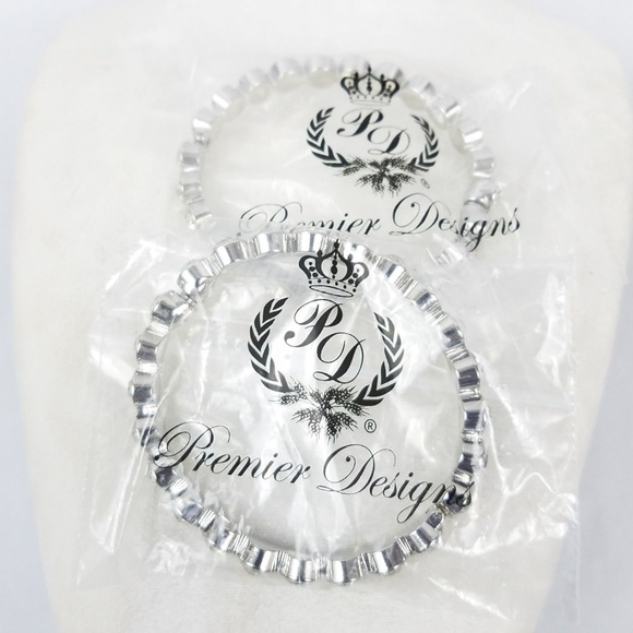 PRIMIER silver plated rhodium bangle bracelet - Picture 5 of 8